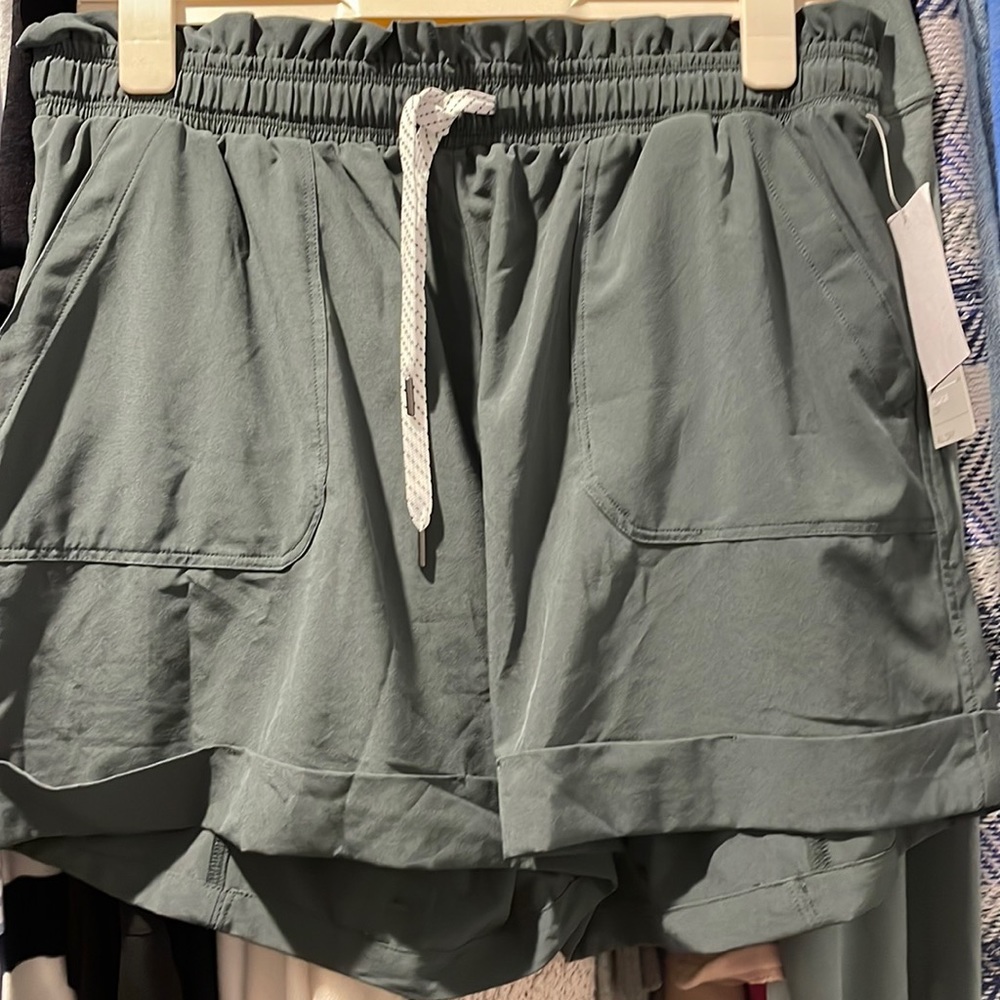 NWT Zella shorts